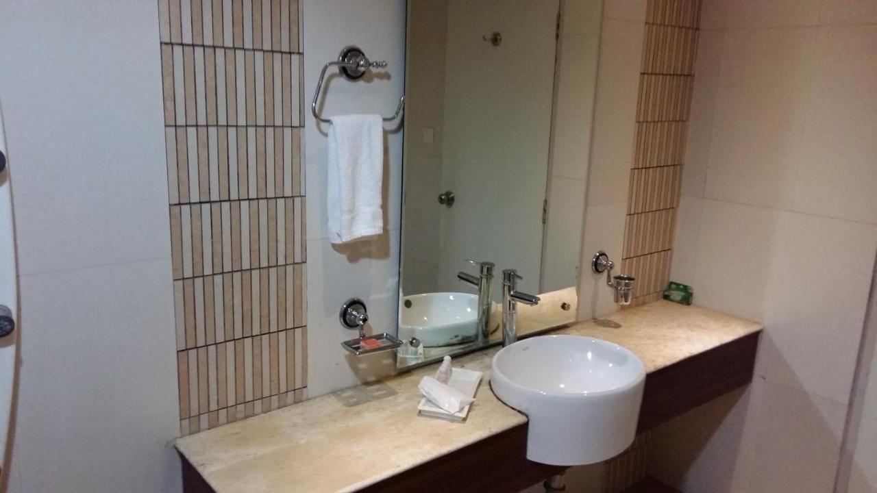 Hotel Le Castle Rudrapur Eksteriør billede